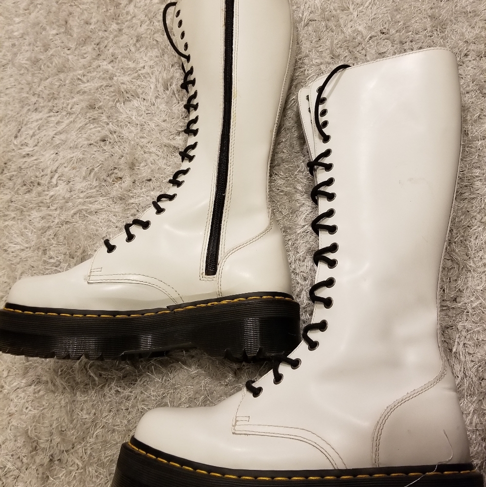 Dr Martens Britain platform 20 eye